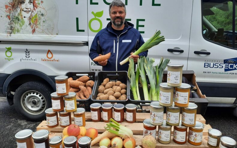 Daniel Ruttinger GF von Flotte Lotte mit Gemüse und fertigen Produkten