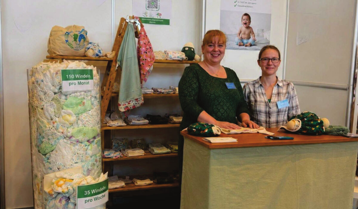 Barbara Mayer und Stephanie Witek, Vorstandsmitglieder von WIWA am Stand auf der Baby Expo 2026.