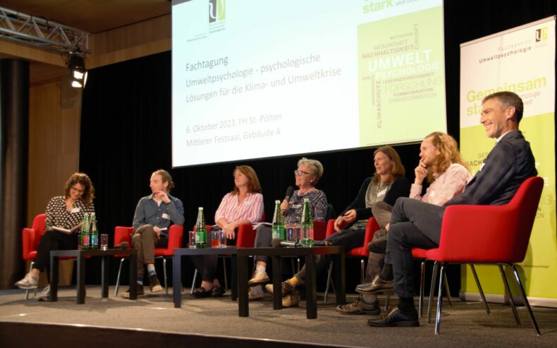 Referentinnen und Referenten bei der Podiumsdiskussion Umweltpsychologie