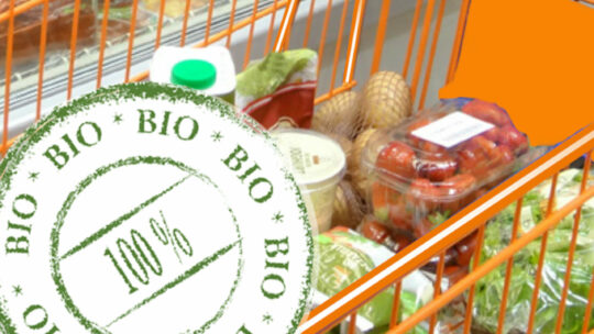 Einkaufswagen mit Bio-Produkten