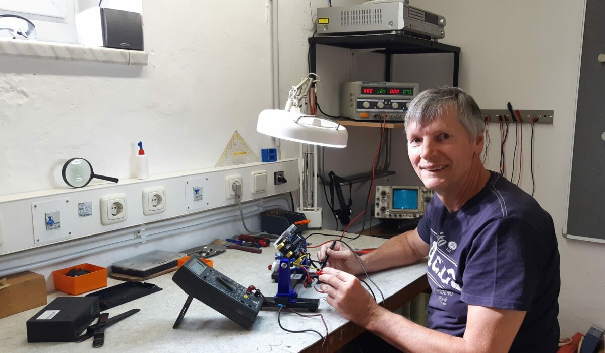 Ewald Grabner in seiner Werkstatt