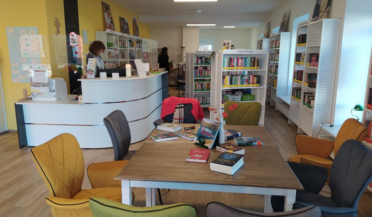 Empfangsbereich der Bibliothek in Atzenbrugg.