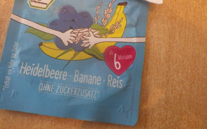 Obstbrei in Plastikverpackung