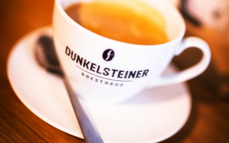 Kaffeetasse mit Kaffee der Rösterei Dunkelsteiner
