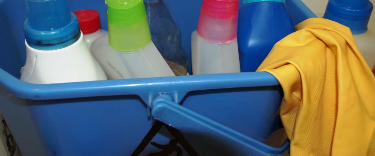 Putzkübel mit Mitteln