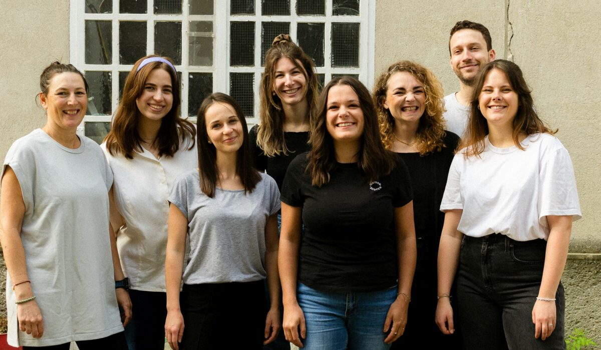 Teamfoto Zero Waste Autria - mehrere Personen stehen im Freien beisammen