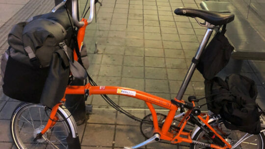 Faltrad mit Gepäck auf Reisen