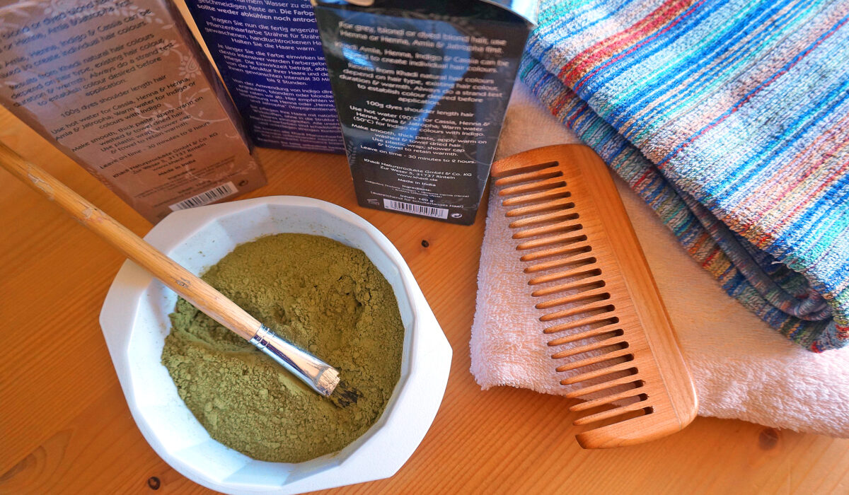 Haare mit Pflanzenfarben tönen