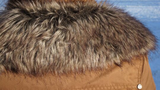 Jacke mit Kunstpelzkragen