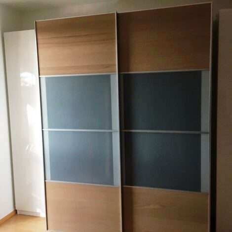 Kleiderschrank