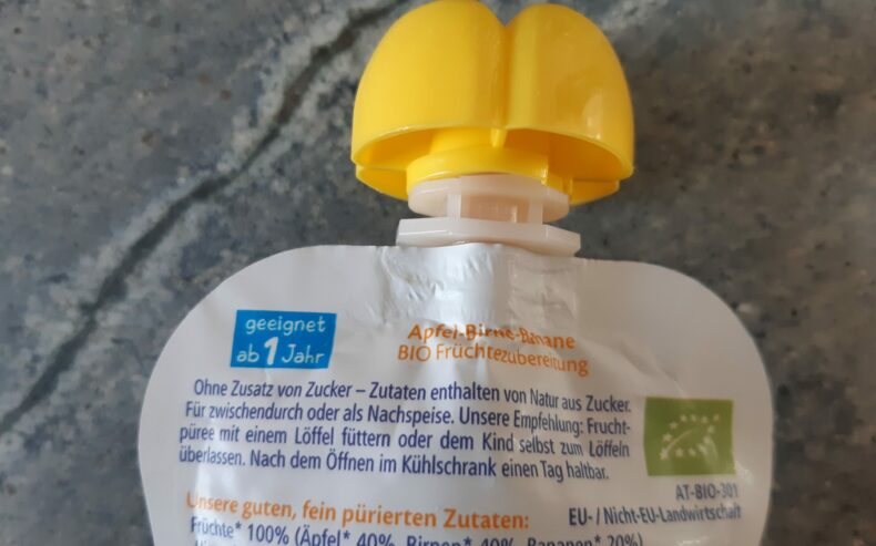 Inhaltstoffliste auf der Rückseite einer Quetschie-Verpackung