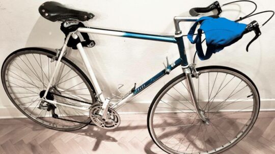 Rennrad in der Wohnung